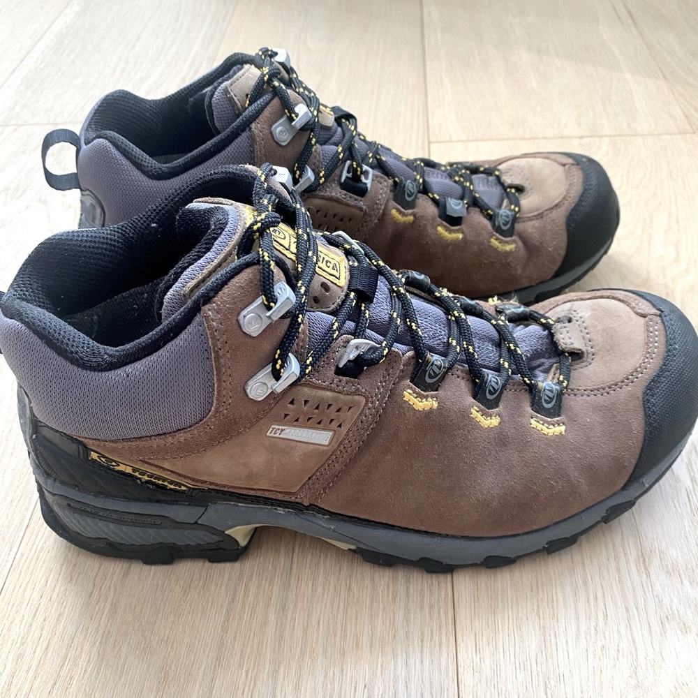 Men’s Tecnica Trekking hiking Boots size 9.5
